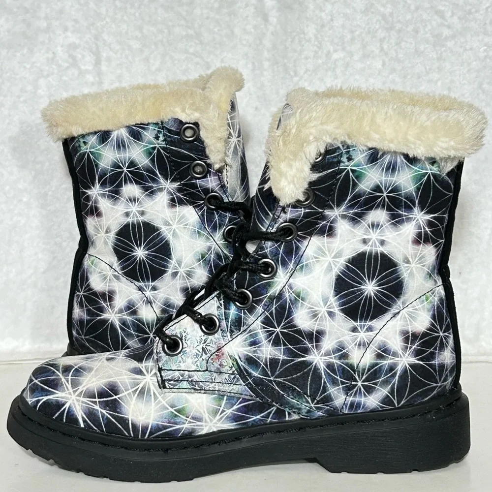 Yes We Vibe Girls Black/White Circle of Life Faux Fur Fall/Winter Boots SZ 3.5M